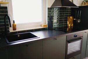 Duplex conforto, 2 quartos, piscina particular | Cozinha privada | Geladeira, fogão, cooktop, lava-louças