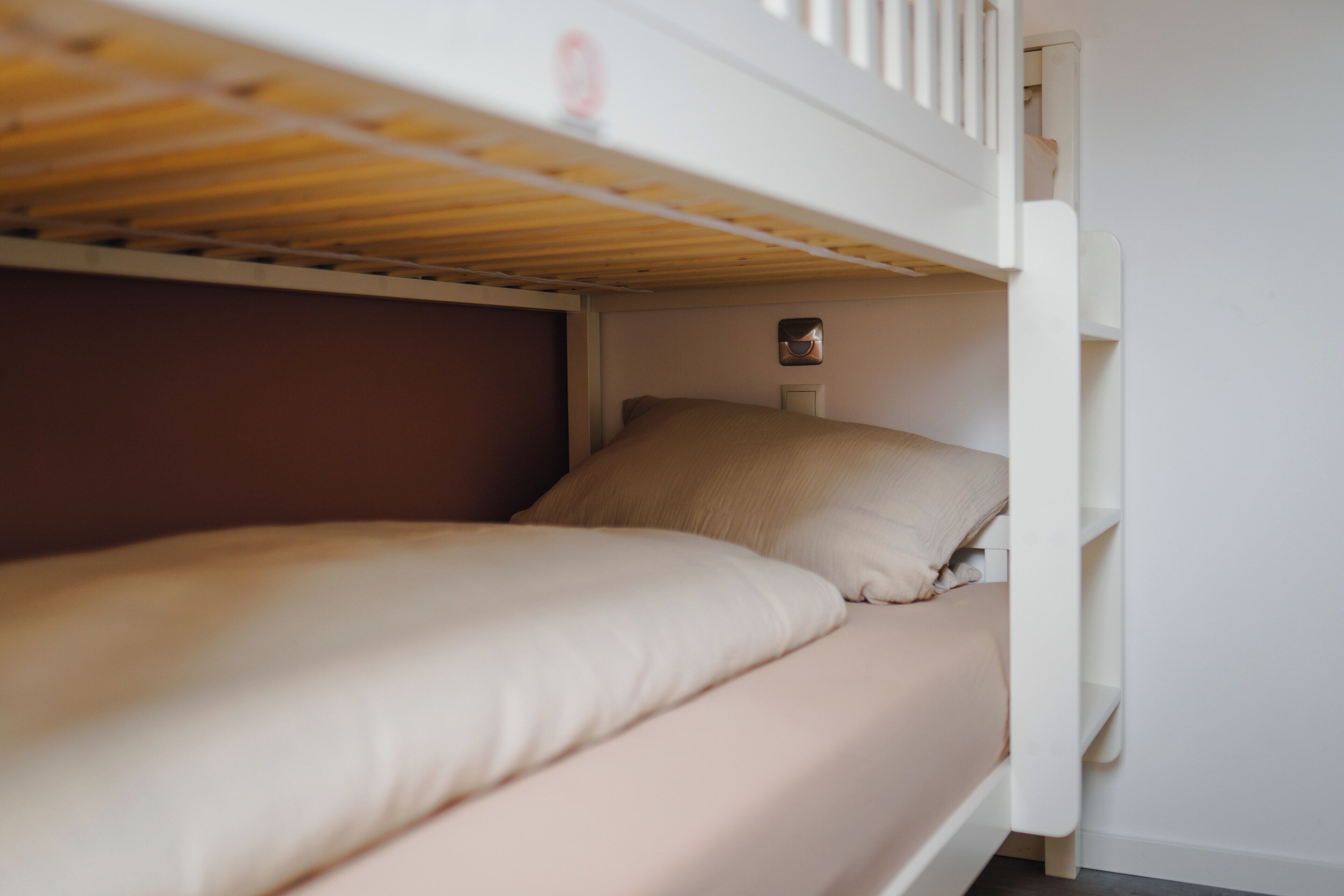 Bureau, espace de travail pour ordinateur portable, Wi-Fi gratuit