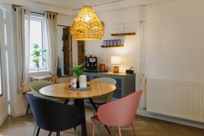 高级开间套房, 多张床, 私人游泳池 | 用餐