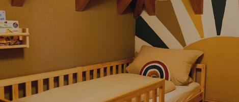 Toetasjesleilighet – superior, 3 soverom, balkong, hageutsikt | Skrivebord, skrivebord for bærbar PC og wi-fi (inkludert)