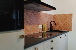 Superior Studio Suite, Multiple Beds, Private Pool | Private kitchen | Fridge, oven, stovetop, dishwasher