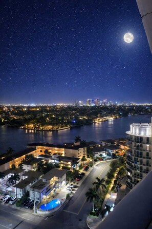 Exterior - Coastal View Retreat-W Hotel Condo (Fort Lauderdale)