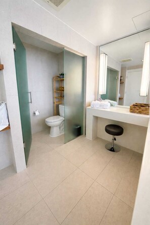Hair dryer, towels, soap, toilet paper - Coastal View Retreat-W Hotel Condo (Fort Lauderdale)