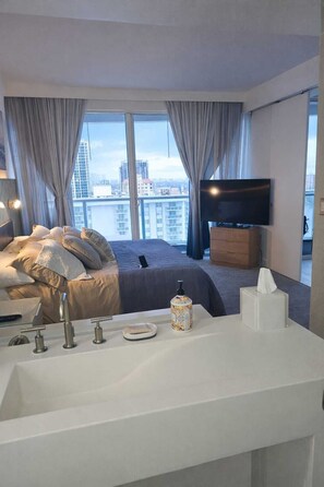 Internet, bed sheets - Coastal View Retreat-W Hotel Condo (Fort Lauderdale)