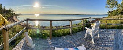 Charming Oceanfront 4 br with Private Beach Access. Pet-Friendly!