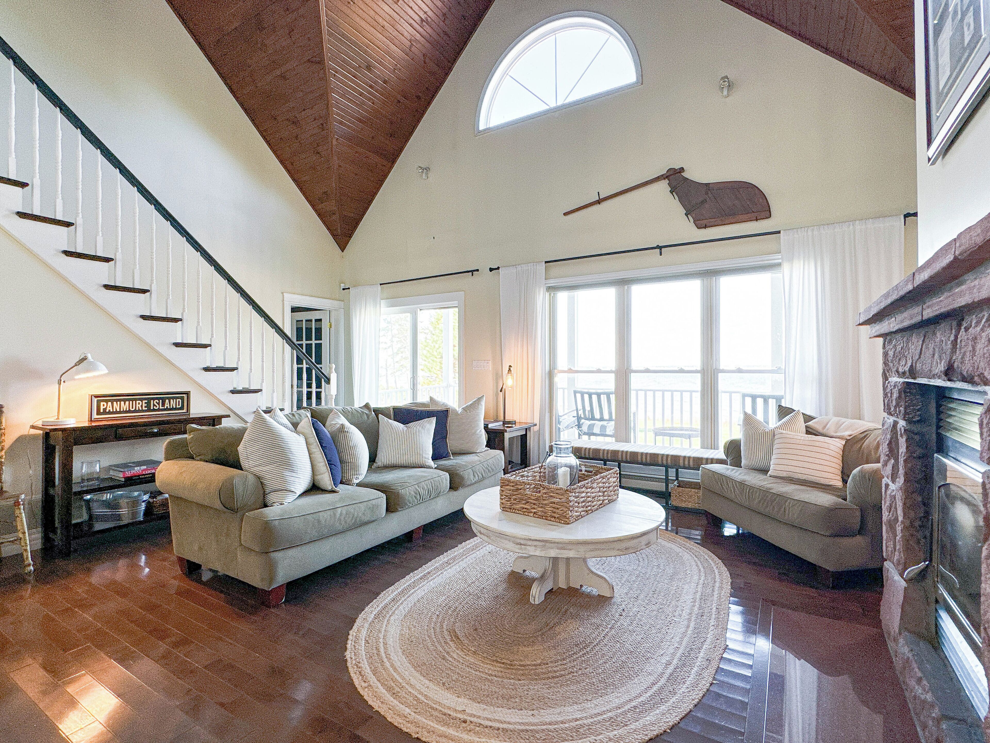 TV, fireplace, DVD player, books