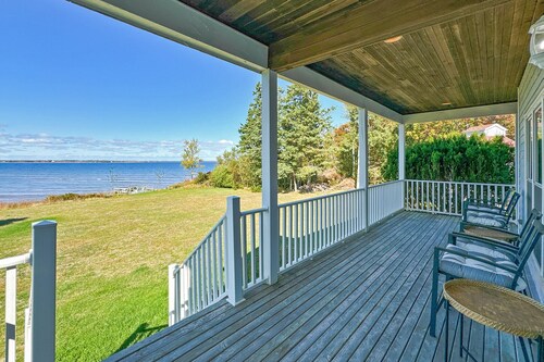 Charming Oceanfront 4 br with Private Beach Access. Pet-Friendly!