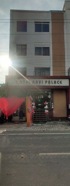 Front of property - Hotel Ravi Palace Agra (Agra)