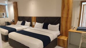 Family Quadruple Room, Garden View | Egyptian cotton sheets, premium bedding, Select Comfort beds - Hotel Ravi Palace Agra (Agra)