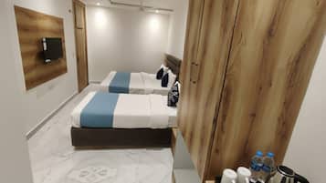 Caja de seguridad en la habitación y escritorio