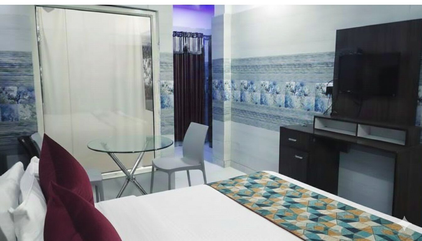 Caja de seguridad en la habitación y escritorio 