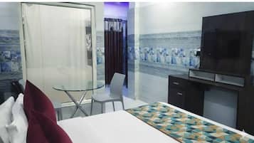 Caja de seguridad en la habitación y escritorio