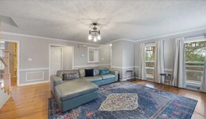Living area - Fully Furnished 3BR Home ADT Security Fast Wi-Fi Near Atlanta (Stockbridge)