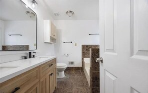 Towels, toilet paper - Fully Furnished 3BR Home ADT Security Fast Wi-Fi Near Atlanta (Stockbridge)
