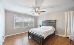 3 bedrooms, iron/ironing board, Internet, bed sheets - Fully Furnished 3BR Home ADT Security Fast Wi-Fi Near Atlanta (Stockbridge)
