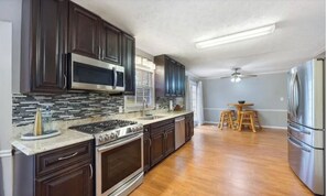 Private kitchen - Fully Furnished 3BR Home ADT Security Fast Wi-Fi Near Atlanta (Stockbridge)