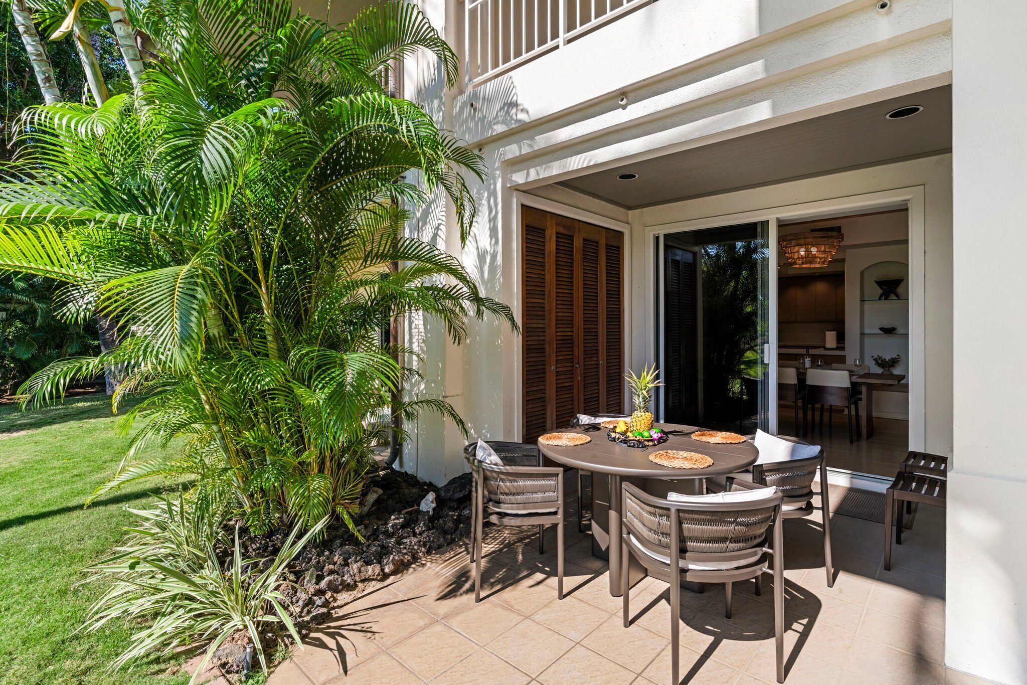 Townhouse, Beberapa Tempat Tidur, beranda, pemandangan lapangan golf (Mauna Lani Islands D3) | Tempat makan outdoor