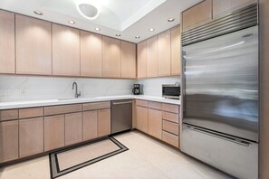 Townhome, Multiple Beds, Lanai, Golf View (Mauna Lani Islands D3) | Private kitchen | Coffee/tea maker - Luxury Mauna Lani Villa Private End Unit + Resort Access - Vrkcv (Kamuela)