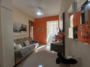 Living area - Cozy 1-bedroom apartment in awesome Rio de Janeiro with AC (Rio de Janeiro)