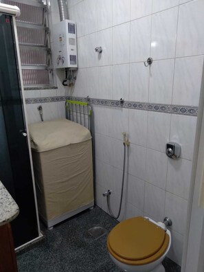 Towels, soap, toilet paper - Cozy 1-bedroom apartment in awesome Rio de Janeiro with AC (Rio de Janeiro)
