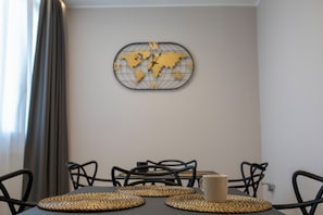 Dining - Maison D'élite (Naples)