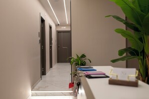 المنشأة من الداخل