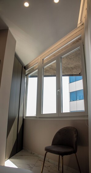 Deluxe Double Room, Housekeeping, Partial Sea View | Interior - Maison D'élite (Naples)