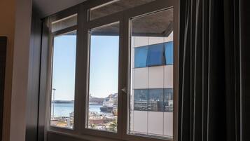 Deluxe Double Room, Housekeeping, Partial Sea View | Interior