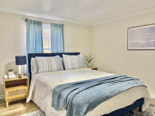 Peaceful Huntersville Retreat Near Birkdale