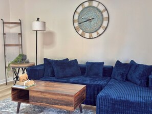 Smart TV - Peaceful Huntersville Retreat Near Birkdale (Huntersville)