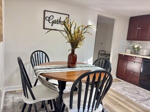 Dining - Peaceful Huntersville Retreat Near Birkdale (Huntersville)