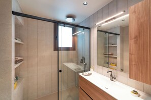 Shower, hair dryer, towels, soap - Family Estate ,4 BR Villa + 2 BR Guesthouse ,  Privat Pool & Playground , Rhodes (Ialisos)