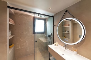 Shower, hair dryer, towels, soap - Family Estate ,4 BR Villa + 2 BR Guesthouse ,  Privat Pool & Playground , Rhodes (Ialisos)
