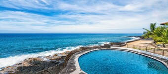 Kona Condo Near Downtown Partial Ocean View Central A/C Sleeps 4 - Vrkcv