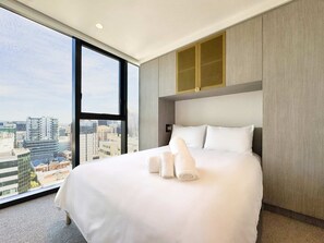 Iron/ironing board, WiFi, bed sheets - Modern CBD Gem - 2BR w/ City Views in Rundle Mall (Adelaide)