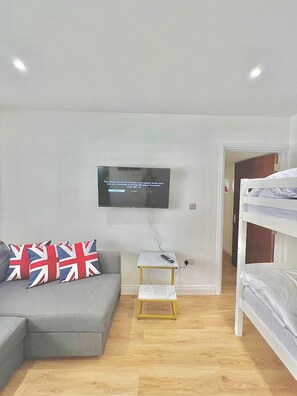 Living area - 3 Bedroom Flat in Kings Cross (London)