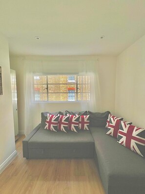 Living area - 3 Bedroom Flat in Kings Cross (London)