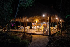 Deluxe Bungalow, Garden View | Outdoor dining - When Dream Come true (AKUMAL)