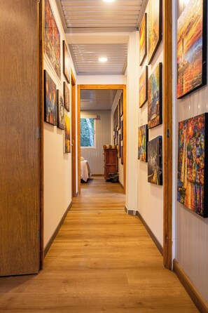 家庭平房 | 特色装修、办公桌、笔记本电脑工作区、旅行婴儿床