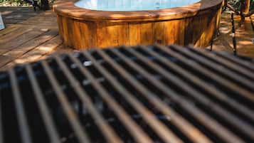 Tina de hidromasaje al aire libre