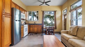 Living area - Peaceful 1-bedroom cottage, Minutes from Magen's Bay! (St Thomas)