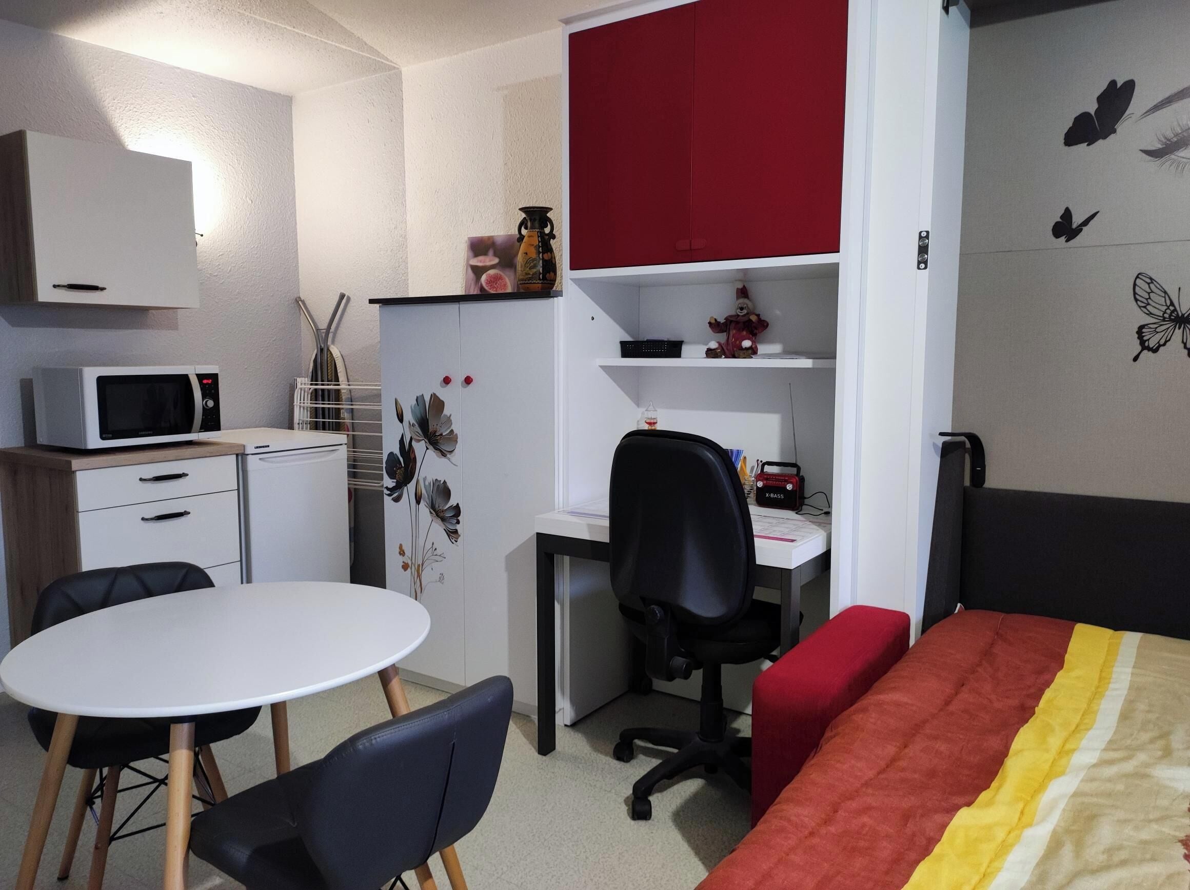 1 chambre, fer et planche à repasser, Wi-Fi, draps fournis