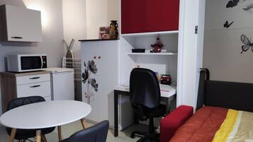 1 chambre, fer et planche Ă repasser, Wi-Fi, draps fournis