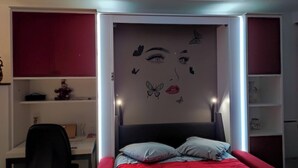 A bedroom with a bed, a desk, and a chair. - Nice studio for 2 or more people with view of small lake (Chauffailles)