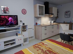 1 habitación, tabla de planchar con plancha, wifi y ropa de cama 