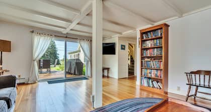 Seaside Farmhouse with Loft in Tenants Harbor, views of Mosquito Head Harbor