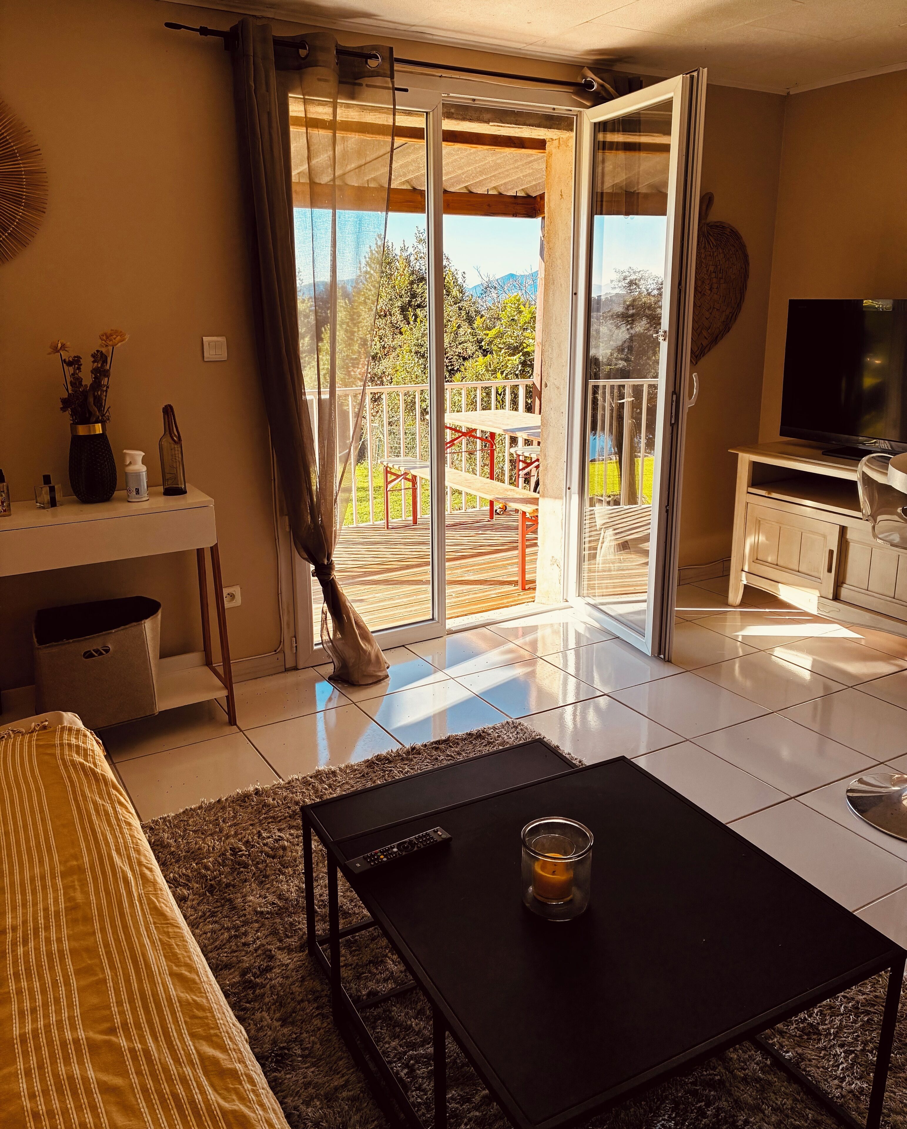 2 bedrooms, iron/ironing board, bed sheets