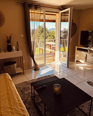 2 bedrooms, iron/ironing board, bed sheets - Seasonal rental on the Cuttoli plain: sea-view apartment. (Cuttoli-Corticchiato)