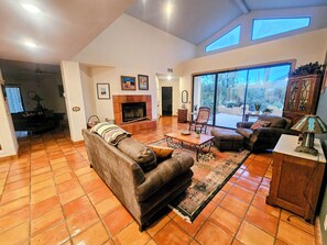 Smart TV, books - Authentic Desert Vibes 3-bedroom house with pool & AC in charming Cave Creek (Cave Creek)