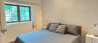 Casita San Acacio Walk to Canyon Road